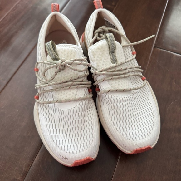 Sorel kinetic impact lace Women's White and Tan Sneakers - Picture 9 of 14